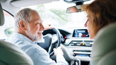 Ehepaar im Auto